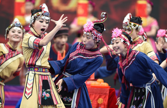 4月9日,福建寧德畲族歌舞團在