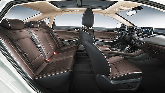 睿骋cc跃级出世长安品牌乘用车年产销连续三年破百万