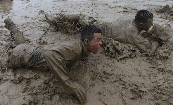 泥潭训练砺血性