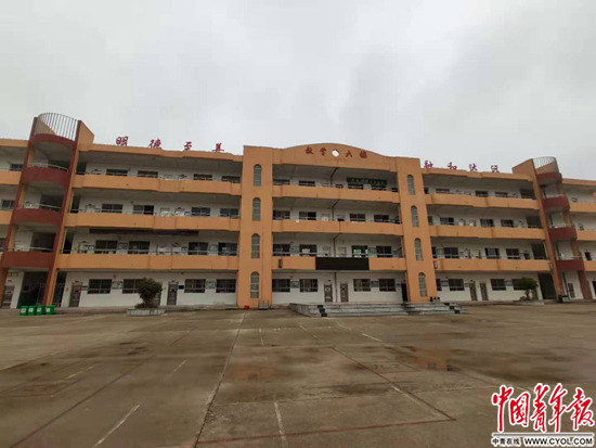 江西省鄱阳县田畈街中学教学楼.