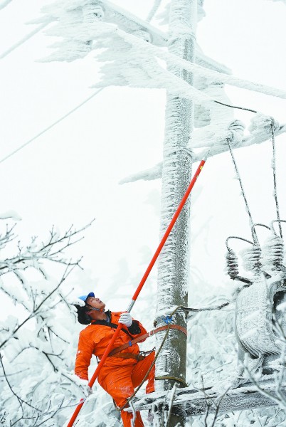 2016-01-24 星期日     当日,受强冷空气影响,贵州省多地出现冻雨天气