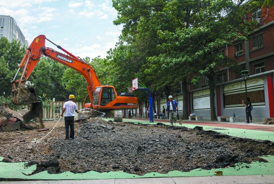 北京实验二小白云路分校操场拆除