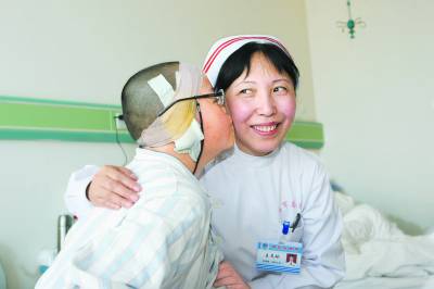 患者眼中的"提灯女神" ——记海军总医院护理部总护士长王文珍